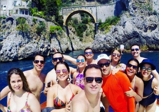  Todos juntos en el barco 